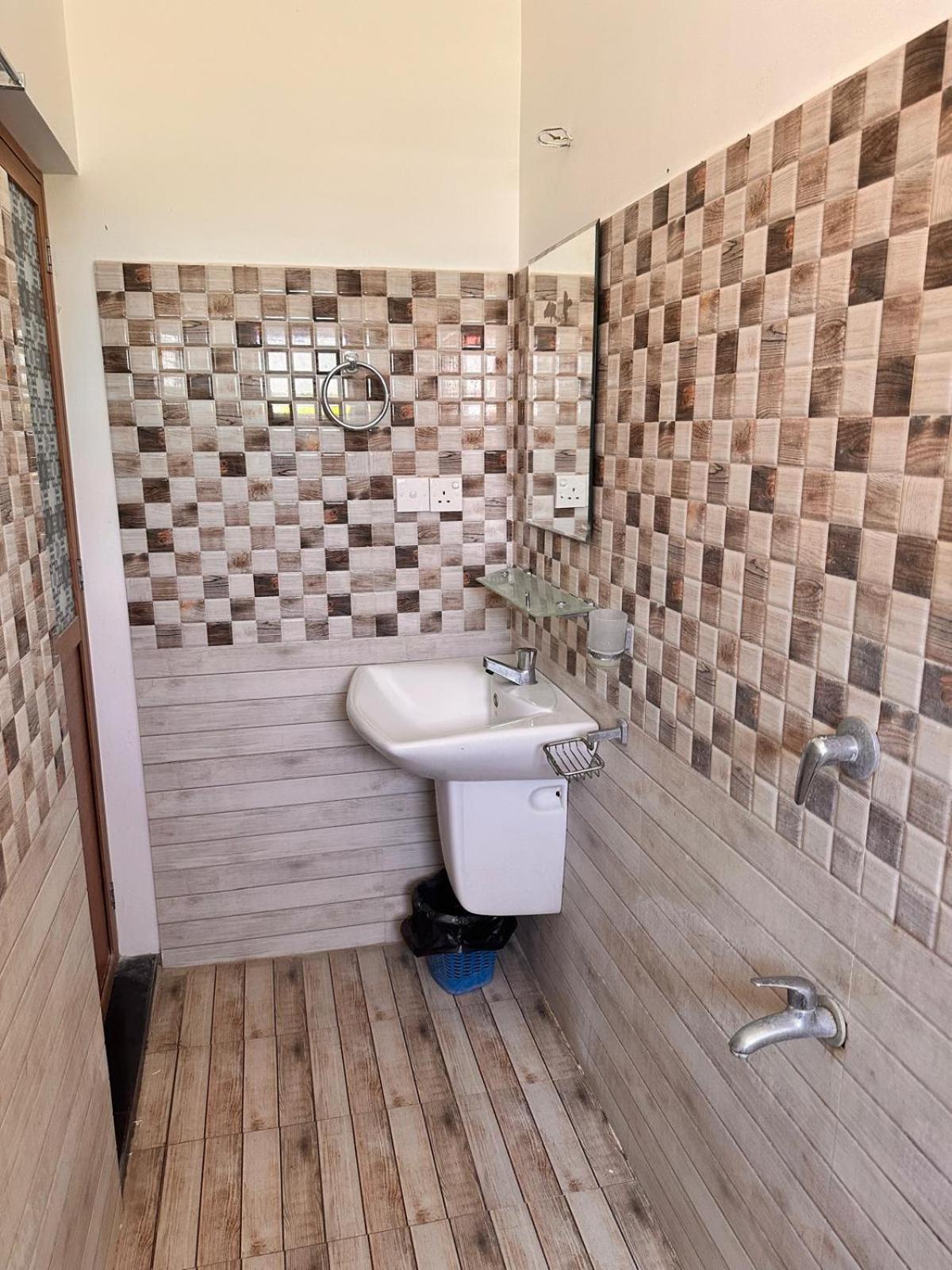Holiday Villa Trincomalee Exterior photo