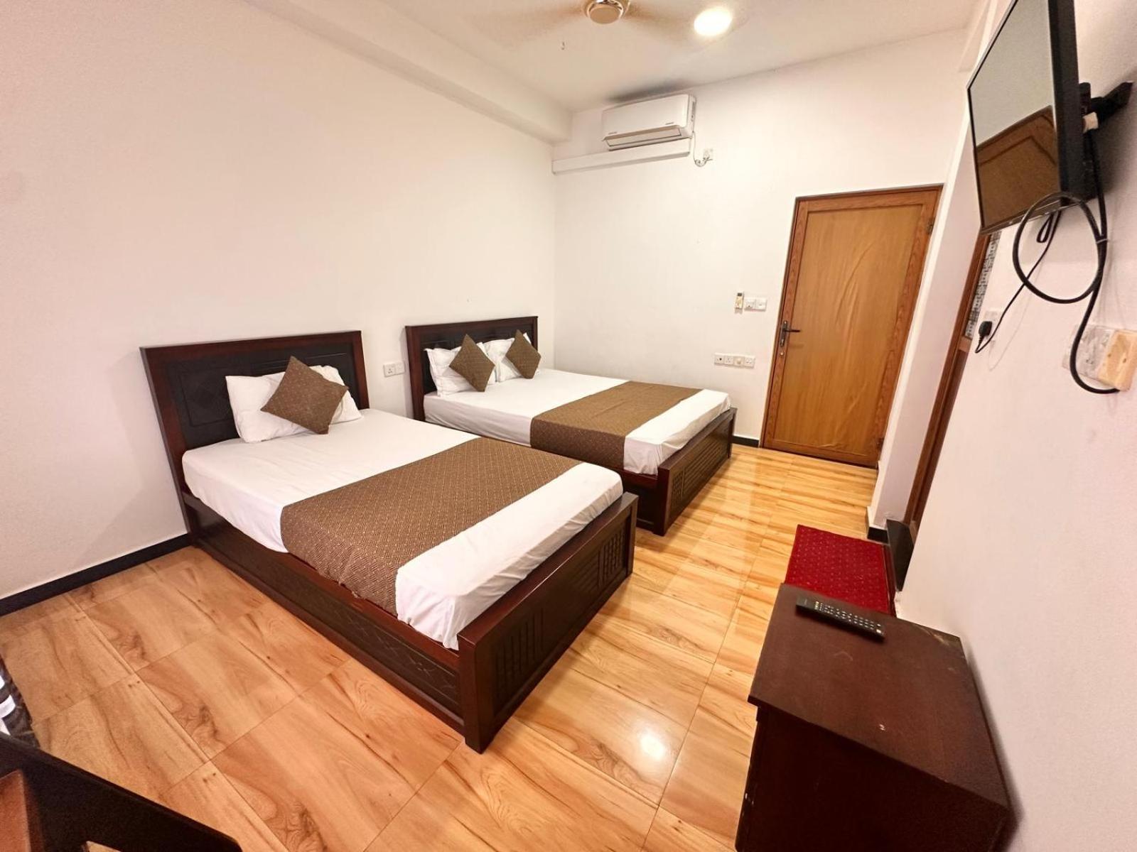 Holiday Villa Trincomalee Exterior photo