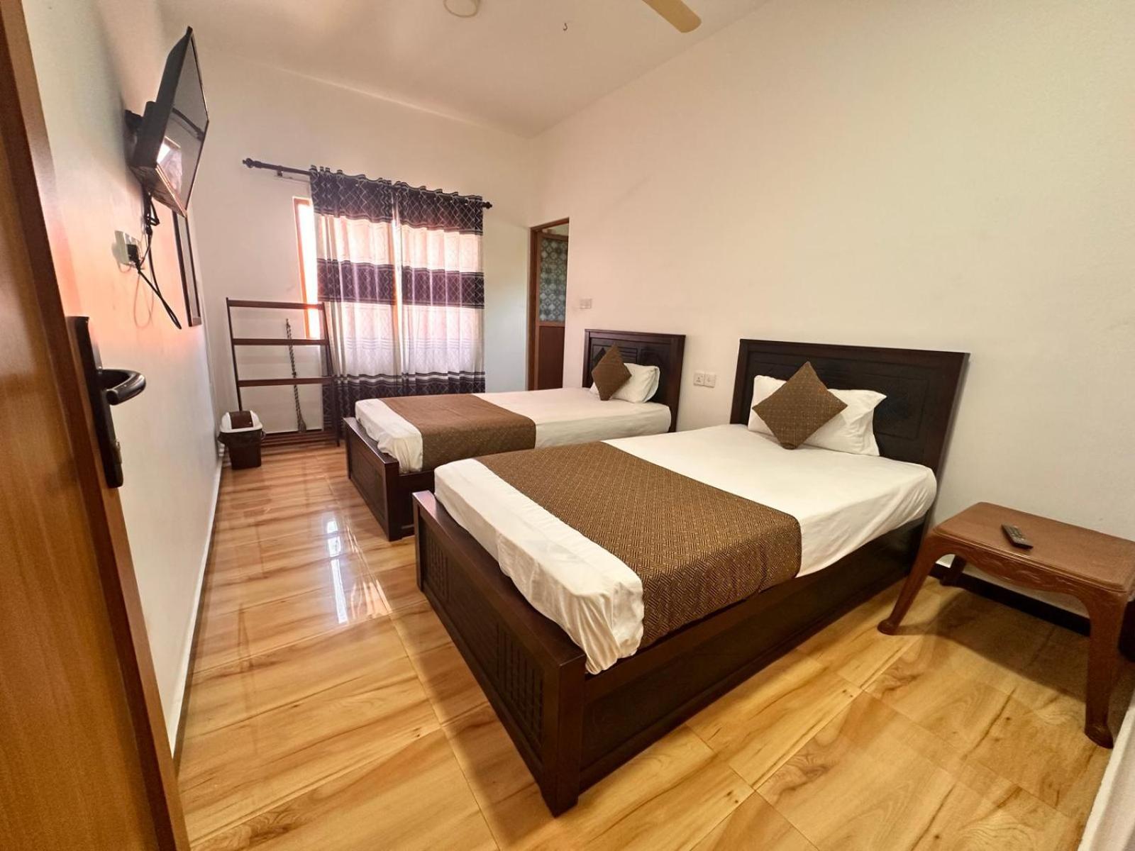 Holiday Villa Trincomalee Exterior photo